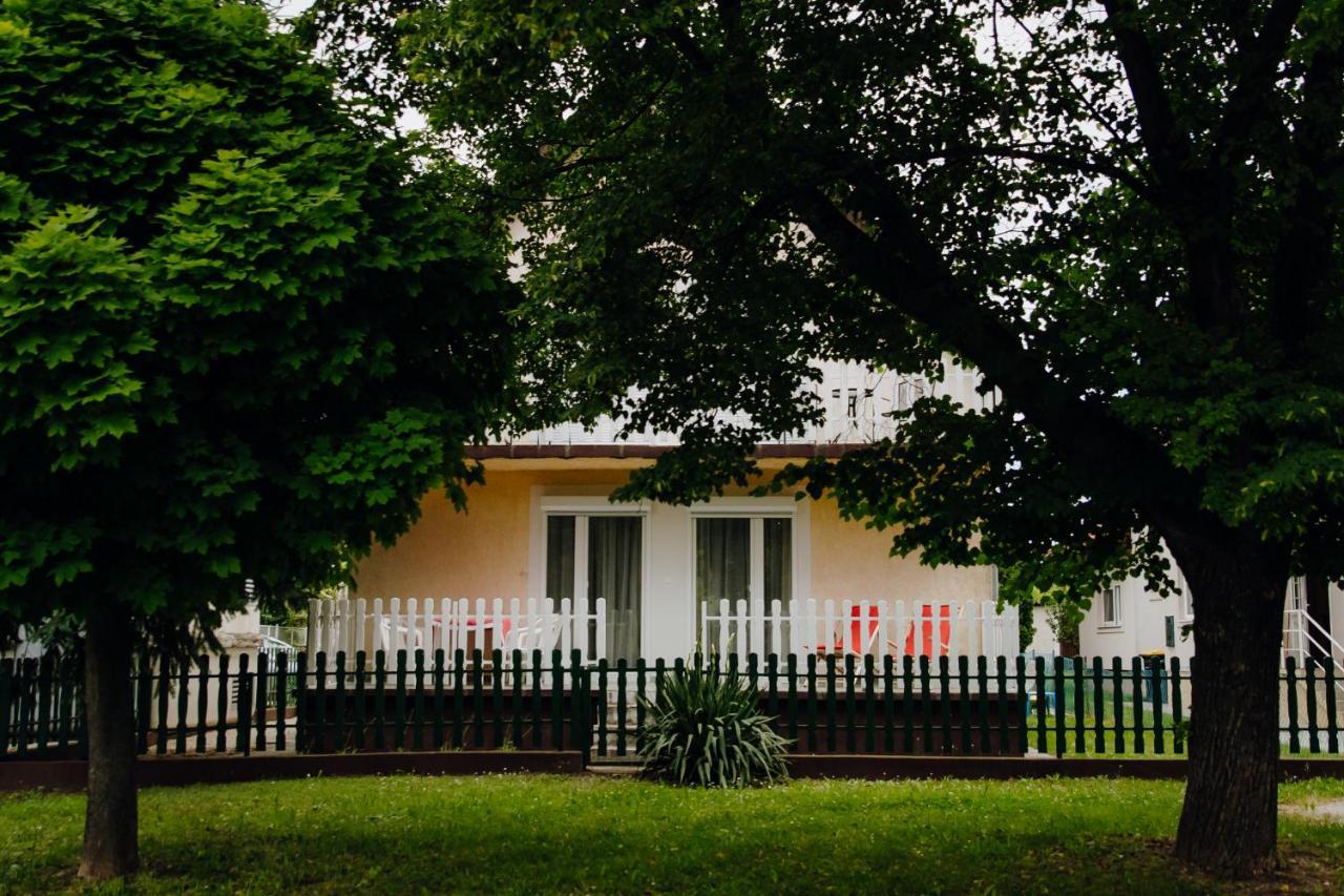 Nyírfa Apartman Vonyarcvashegy Exterior foto